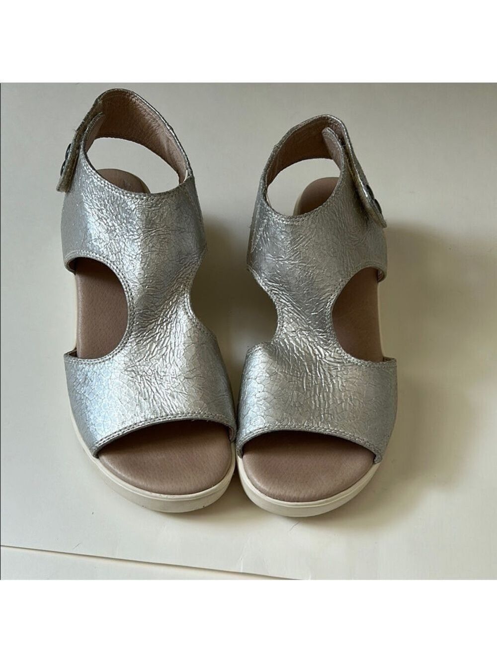 Johnson & Murphy Platform Metallic Silver Sandals - Picture 1 of 12